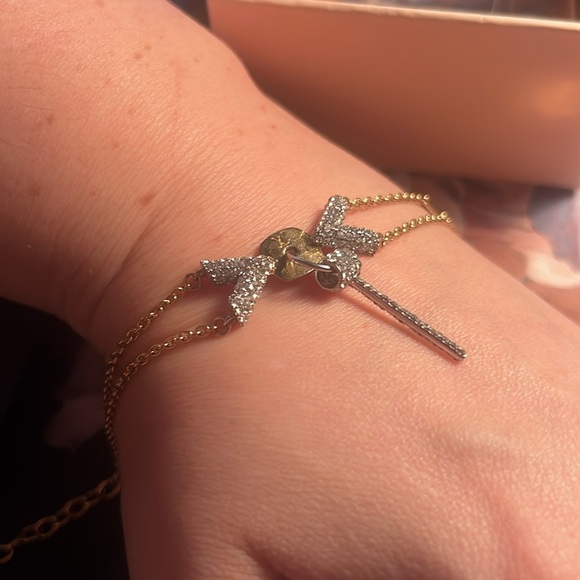 Sold - Louis Vuitton LV ESSENTIAL V BRACELET GP RHINESTONE GOLD CLEAR SWAROVSKI - Picture 11 of 12